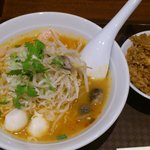 タイ国料理 泰平 - 冷やしトムヤムクンとチャーハン