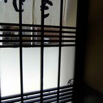 出雲そば きがる - 引き戸の取っ手に「そば」