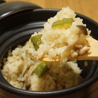 Exquisite chicken Kamameshi (rice cooked in a pot) made with Koshihikari rice from Ishikawa Prefecture!