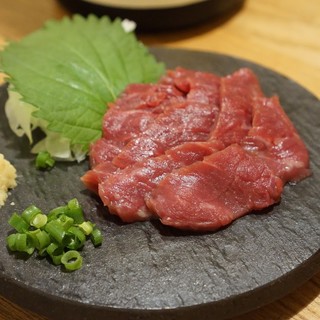 Directly delivered from Kumamoto! Horse sashimi with outstanding freshness!