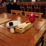 フレンチ&イタリアン ピッコロレガーロ - 近くのテーブルの様子。