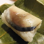 Kakinohazushi Hirasou Nara Meihinkan - 柿の葉4個目　鯖
