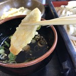 山岐庵うどん - つゆに付けて食う