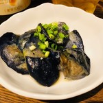 Niku zushi - お通しは茄子のお浸し！