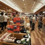 Shopping Ukona - 店内