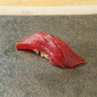 一番味わっていただきたいものは「握り」。江戸前の本質を。