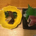 立場割烹 SSAW - 左：空芯菜とアワビ茸のお浸し