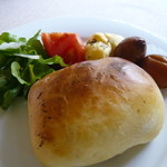 やぎや - ランチの豚頭肉のブリオッシュ包み