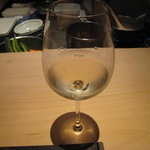 しらに田 - 日本酒はワイングラスでいただきます