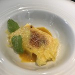 ソロウニコ - クレームブリュレマンゴーソース  パインはシャリシャリ