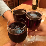 ピッコロヂヂ - ワインとブドウジュースで乾杯