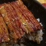 鰻 にしはら - 挽き立て山椒投入