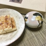 甘の味・茶の道 茶席菓子 伊勢丹 新宿店 - 亀屋陸奥の「松風」と乾山写し「松 蓋物」
