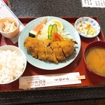 津ミートカシワギ - 日替り定食 650円
            野菜巻き