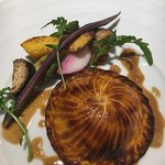 レヴォル - オマール海老のパイ包み焼きソース・ビスク