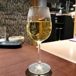 Honkaku Sumibi Yakiniku Tamaen - グラス白ワイン