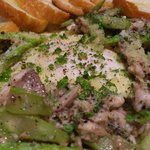 ワイン食堂 イナセヤ キッチン - イワシとアスパラのペッパー炒め 目玉焼きそえて ブルスケッタ風 バケット付き