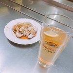 江戸っ子 - 特製ハイボール(360円)とコブクロ刺し(360円)