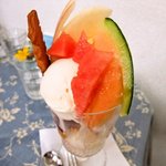 神戸御影アイスクリームカフェ ALICE - フルーツパフェ(７００円)