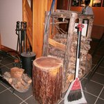 細岡ビジターズラウンジ - 店内②真夏でも薪が用意してあります！