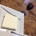 リバース - レアチーズケーキ ぶどうジュース付き 400円