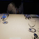 ヒカリヤ ニシ - テーブル