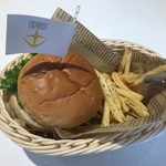 ガンダム スクエア - 連邦のハンバーガー。ポテトは室温