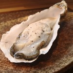 肴とお酒 うを弘 - 真牡蠣　塩胡椒で