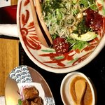 豆家別邸しびかま 本店 - マグロの竜田揚げ     サラダにもマグロ！
