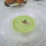 クラブ33 - スープはズッキーニのスープです、ここで皆の話題はズッキニーは胡瓜かカボチャかと言うしょーもない話で盛り上がりました。 