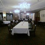 クラブ33 - ２階のフロアは１階の秘密の小さい入り口とは似ても似つかぬ広いレストランが現れますよ！ 