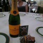 クラブ33 - ここでお気づきの方もおられると思いますが、実はお酒が禁止のTDLですがこのレストランだけはお酒が飲めるんです 