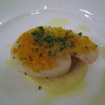 クラブ33 - 次はタイラ貝のソテー、いかすみのソースが乗った独特の食感の貝です。 