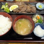 炭火焼食堂 こがね屋 - ごはん少なめ？