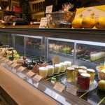 Patisserie & Chocolat Bar Del'Immo - ケーキショーケース