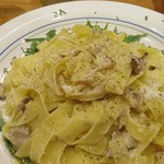 カサレッチョ - フレッシュポルチーニのタリアテッレ