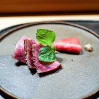 肉割烹 上 - ☆ヒレの漬け、シンシンのタタキ