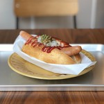 カフェ ニコリ - 自家製パンのホットドッグ