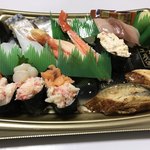 無添くら寿司 - 単品で鰻や蟹なども追加。レモンぶりも好印象