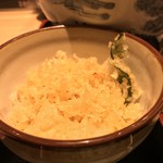 味奈登庵 - 揚げ玉♡  
      おや、誰かさんの天ぷらのおこぼれが
