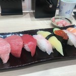 鮮魚売場直営 とれとれ寿司 - 
