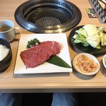 Uesuto - 大判赤身牛ステーキ＝１０５８円