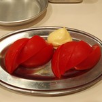 串カツ 串坊 - 冷やしトマトは串カツ到着までのあてから口直しまで。