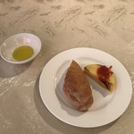 リストランテ ヴァレンティーノ - 自家製パンとポレンタ。
            美味し。