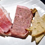 Bistro Refectorium - パテ・ド・カンパーニュ ＆ 生ハム（取り分けました）