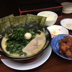 ラーメン神山 - H.30.5.13.昼 濃厚とんこつ醤油らーめん 680円税込+トッピング ほうれん草 +150円税込+終日セットメニューＤ(唐揚2個・ご飯) +300円税込