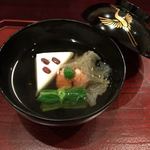 和 あすか - 椀物／海老真丈、菜葉、むきエビ、白舞茸