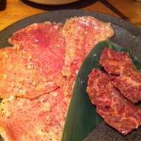 焼肉うしごろ 西麻布本店 - 薄切りタンと厚切りハラミ
