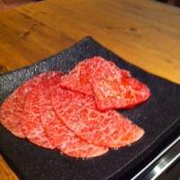 焼肉うしごろ 西麻布本店 - ザブトンのすきやきと上ロース