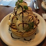 カフェ アクイーユ - バニラアイス&ホイップ&バナナパンケーキ（レギュラー）